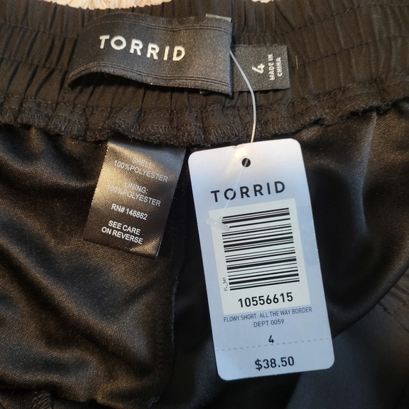 NWT Torrid Size 4 Chiffon Double lined Short - Picture 5 of 5